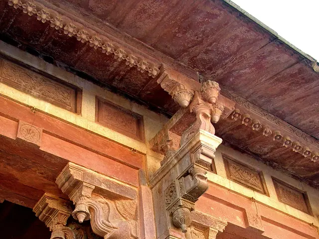 Thousands Flock to Shiva's Cave Temple During Amarnath Yatra; LG Manoj Sinha Witnesses the Event