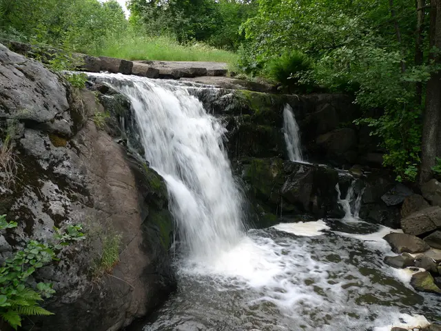 Guide on Waterfall Painting Techniques