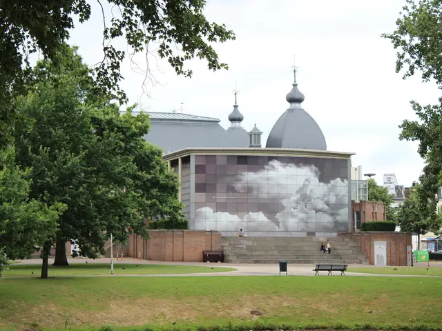 Secluded Hilltop Haven, Falcon Farmhouse, offering endless entertainment and dreamlike ambience