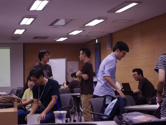 Spotlight on the trendy crowd