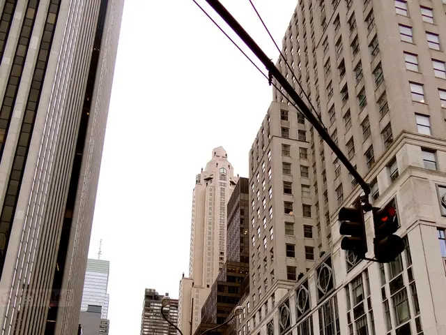 Gridlocked Summer Journey: Record-breaking 700+ kilometers of traffic congestion at 3 PM on...