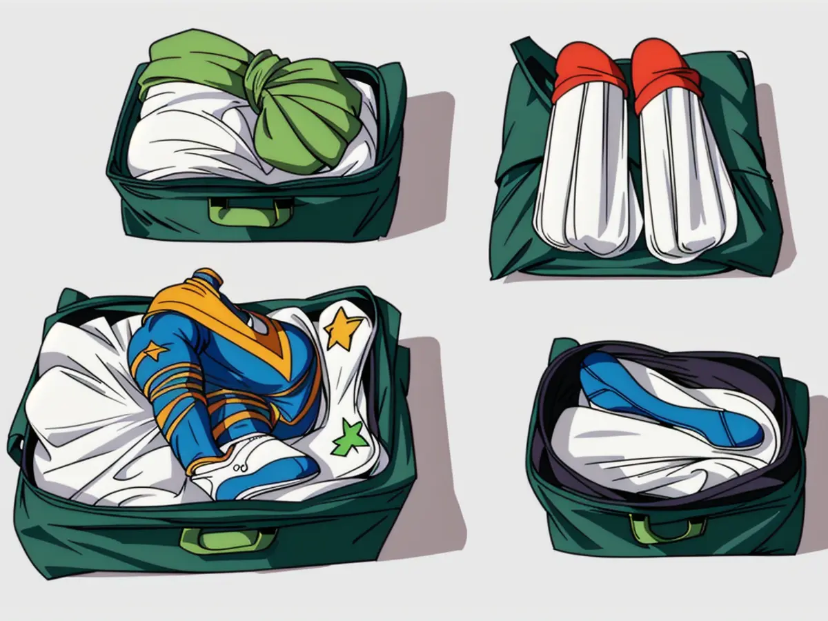 Efficiently arranges clothing and footwear by using packing cubes and a shoe bag. Efficiently arrange clothing and footwear with packing cubes and a shoe compartment bag.